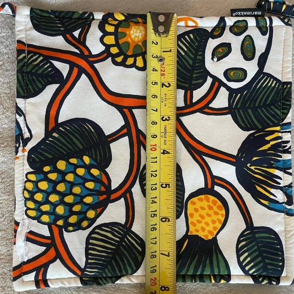 Marimekko pot holders from EQ3. Condition 10/10. There are 4 in the set. - Picture 3 of 3